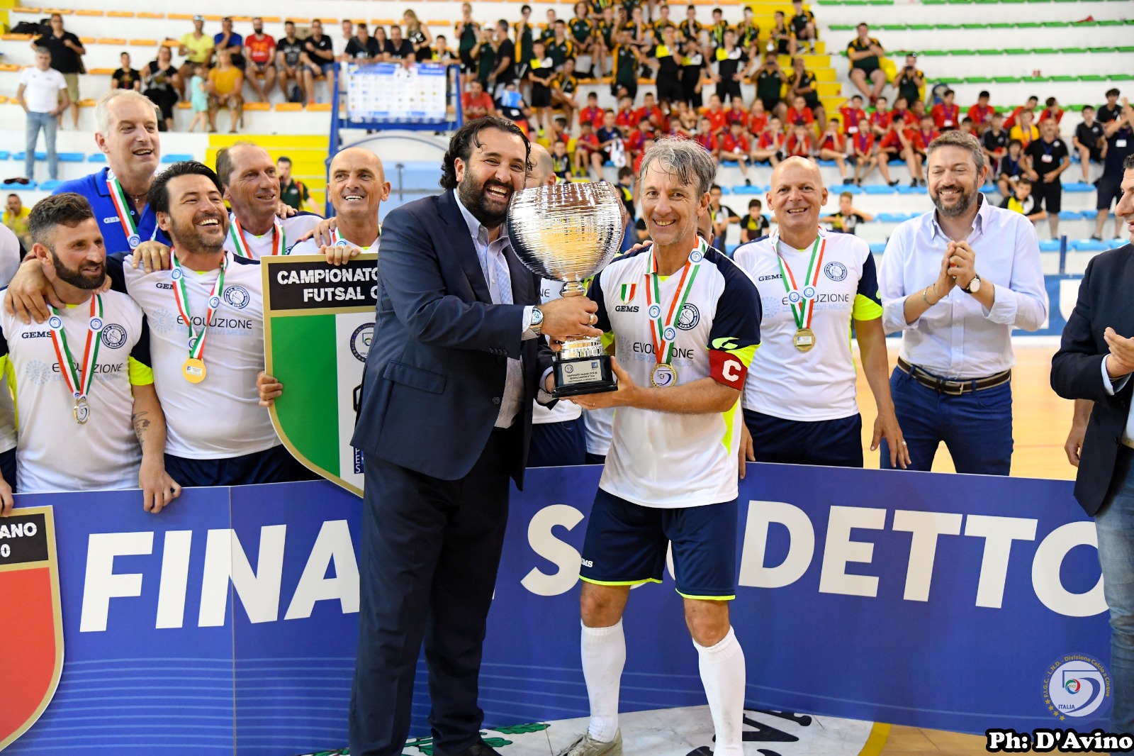 Scopri di più sull'articolo Campionato Italiano Futsal Over 40: l’Olimpus Roma batte il Real Dem ed è Campione d’Italia