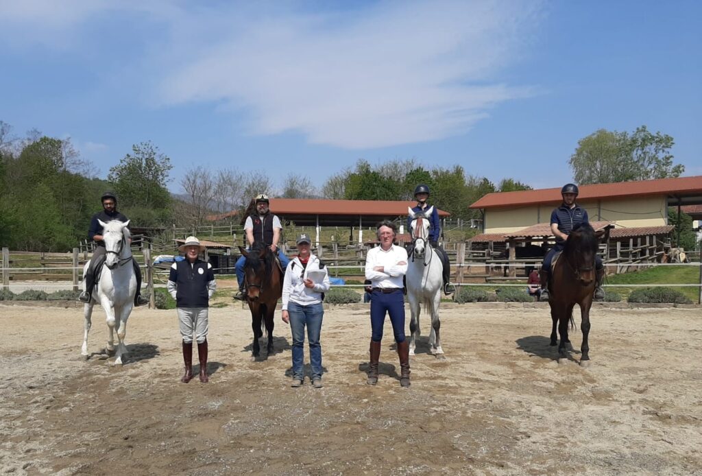 Scopri di più sull'articolo Equitazione: grazie alla collaborazione con la scuola iberica, 5 cavalieri sono diventati istruttori