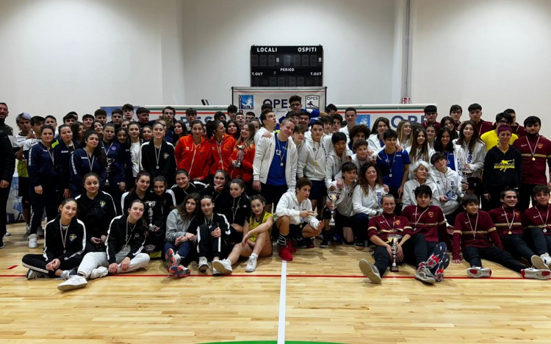 Scopri di più sull'articolo Il grande sport in un clima di festa, prova riuscita per il Torneo del decennale di pallavolo