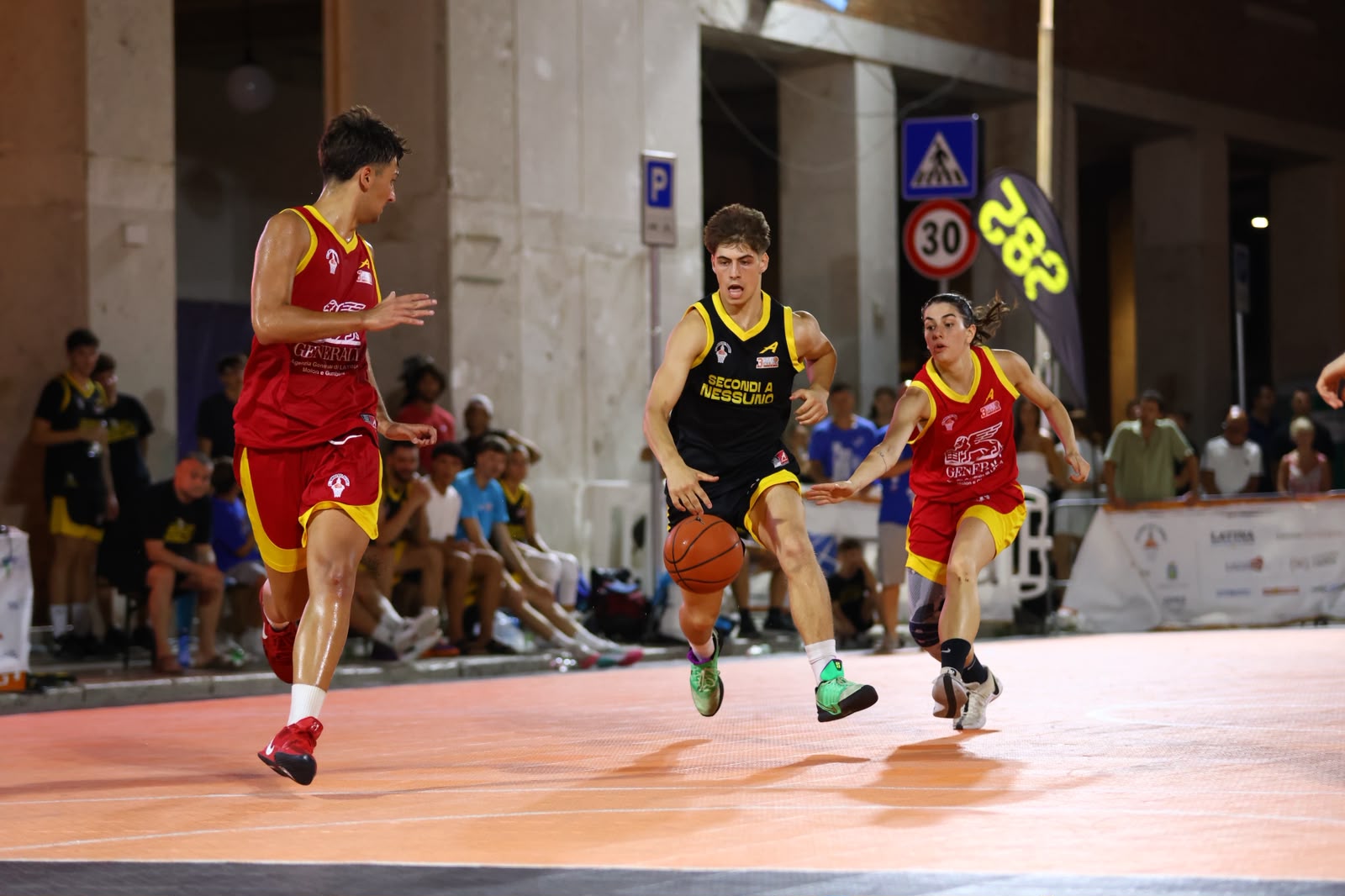 basket in piazza a Latina